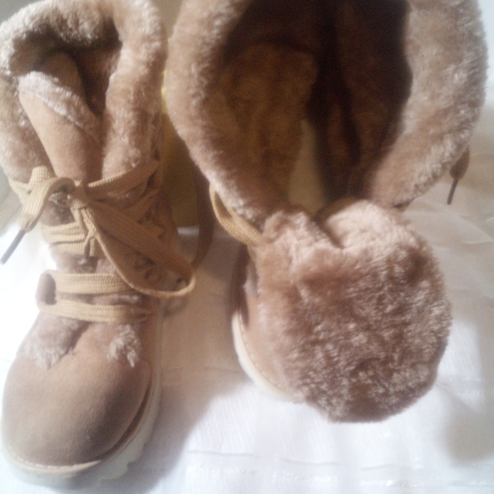 #1 K - Unisex Brown Faux Fur Lined Lace up Boots Size 3 LIKE NEW